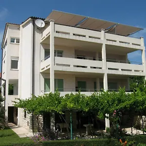 Petrinic V Apartment Pula